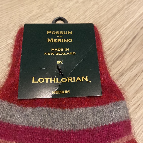 Lothlorian Possum & Merino red and grey possum fiber gloves size M NEVER WORN - Picture 2 of 3